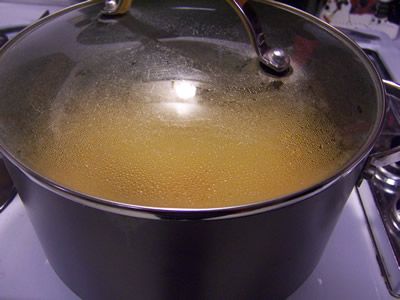 готовим сироп для будущего варенья