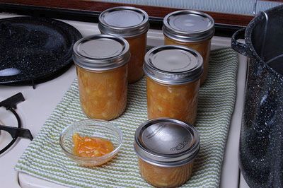 Готовое варенье закатываем в банки